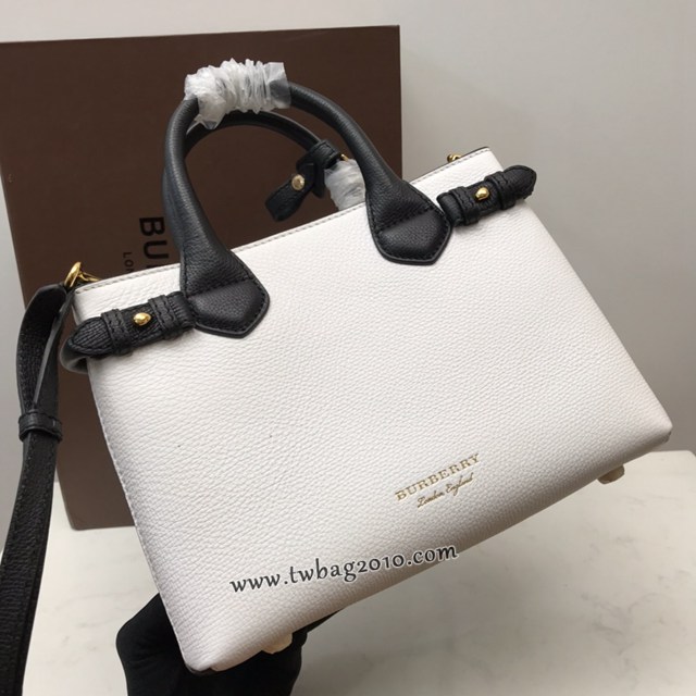 Burberry專門店新款小號白配黑托特包 巴寶莉粒面小牛皮手提肩背女包 yxb1425